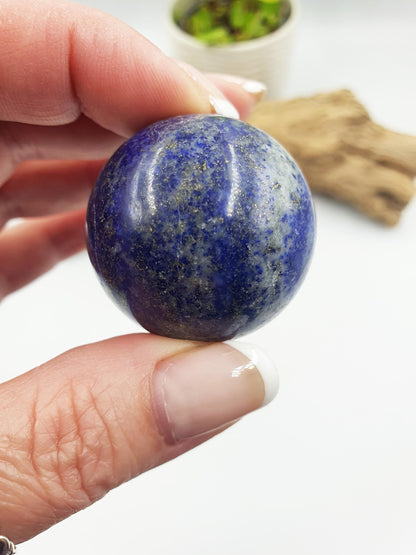 Lapis Lazuli Sphere (UV Reaction)