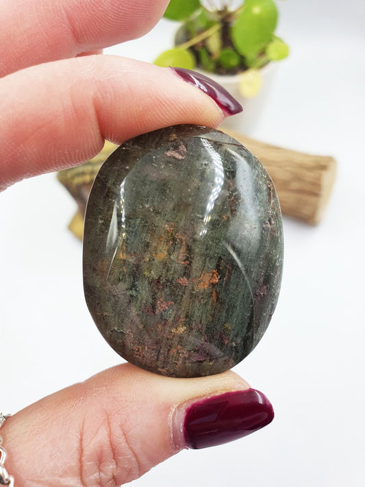 Garden Quartz Palm/Lodolite Quartz Palm Stone