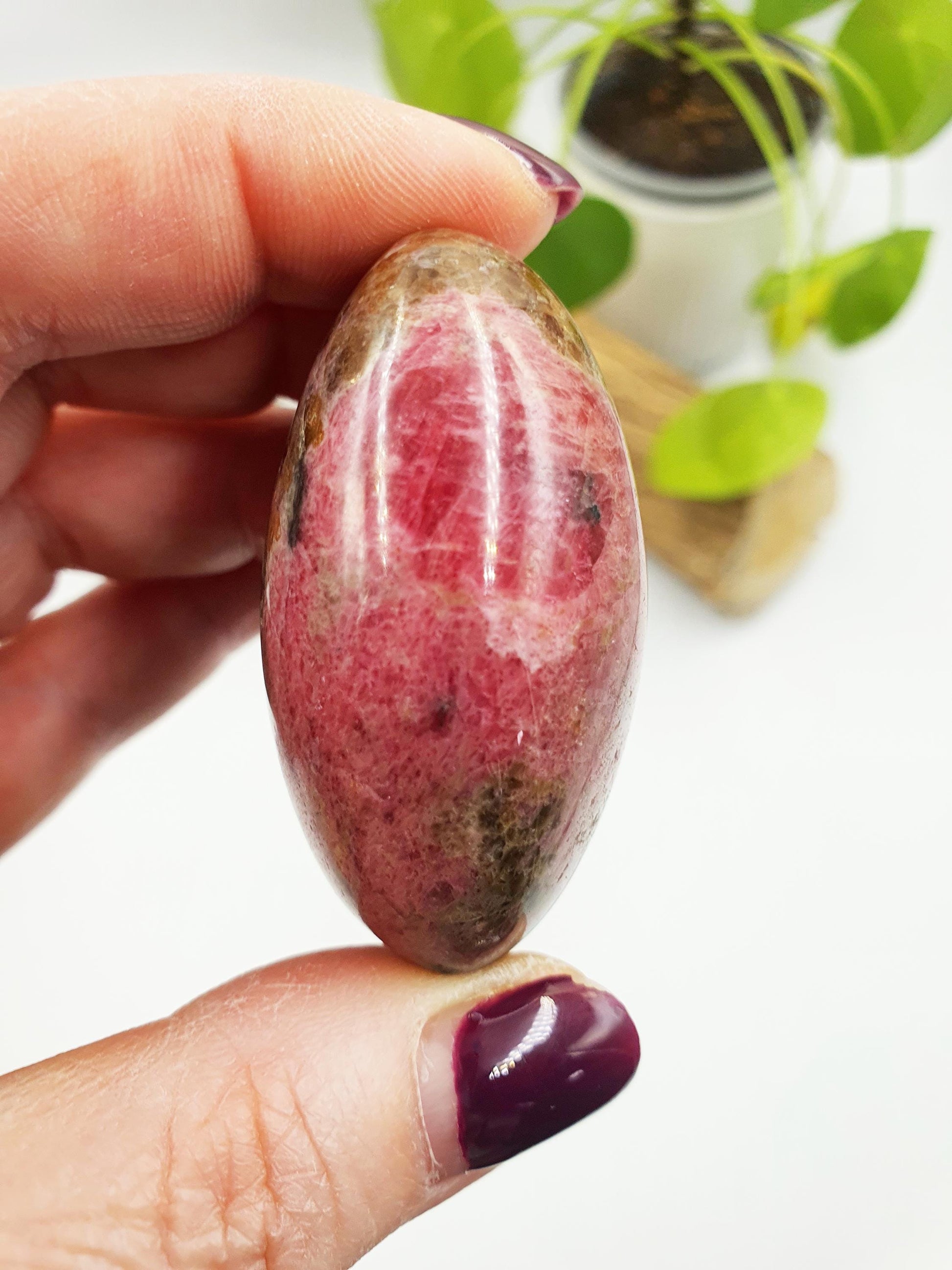 Beautiful Rhodonite Palm / Rhodonite Palm Stone / Pocket Crystal / Meditation Palm / Reiki Crystal Palm - 110g