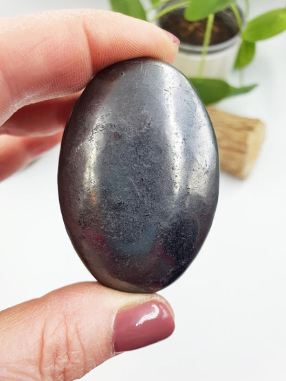 Shungite Palm / Shungite Palm stone / Pocket Stone / Meditation Palm / Reiki Crystal Palm - 40g