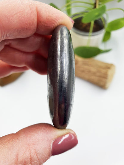 Shungite Palm / Shungite Palm stone / Pocket Stone / Meditation Palm / Reiki Crystal Palm - 40g