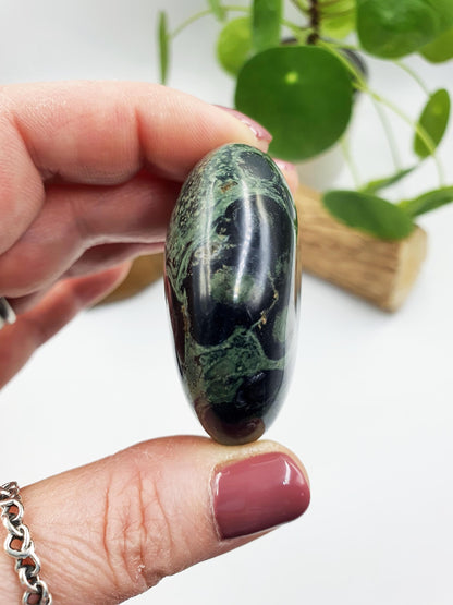 Kambaba Jasper Palm / Kambaba Palmstone / Meditation Palm / Reiki Crystal Palm - 90g