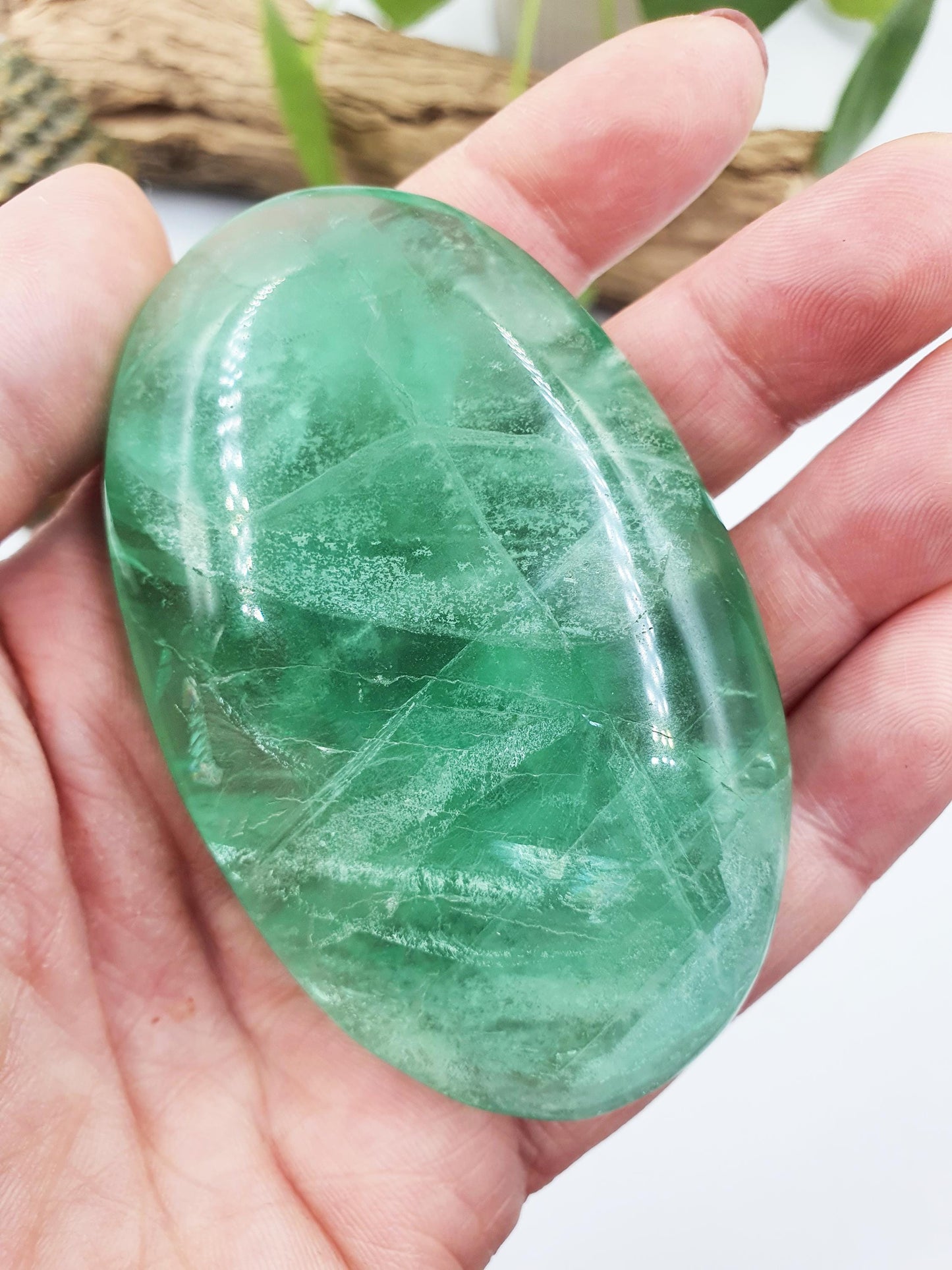 Large Beautiful Green Fluorite Palm with huge rainbows / Fluorite Palm / Fluorite Palmstone / Meditation Palm - 150g