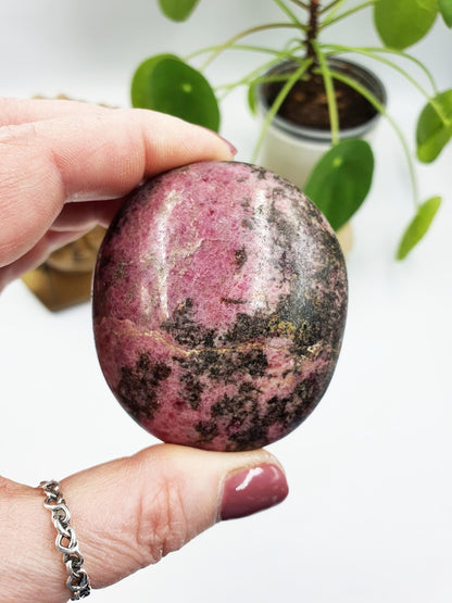 Large Beautiful Rhodonite Palm Stone / Rhodonite Palm / Pocket Crystal / Meditation Palm / Reiki Crystal Palm - 190g