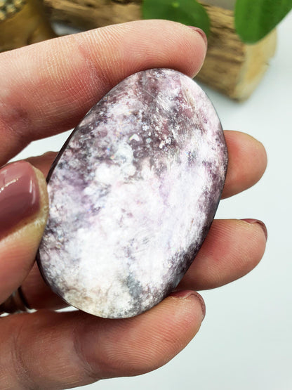 Flashy Purple Mica Palm / Purple Mica Palm Stone / Lepidolite Palm / Meditation Palm / Reiki Crystal Palm - 30g