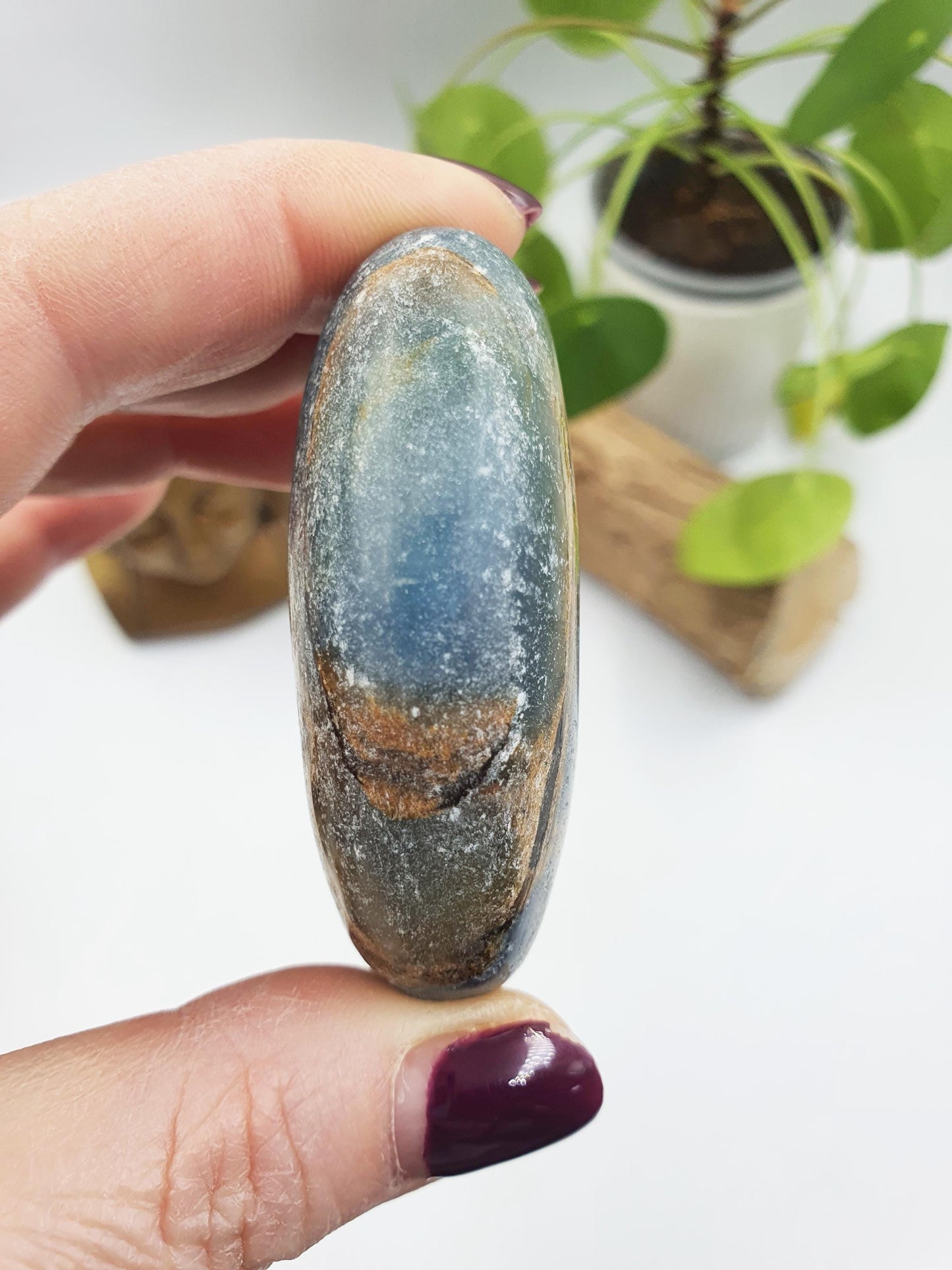 Beautiful Blue Onyx Palm / Blue Onyx Palm Stone / Pocket Stone / Meditation Palm / Reiki Crystal Palm - 85g