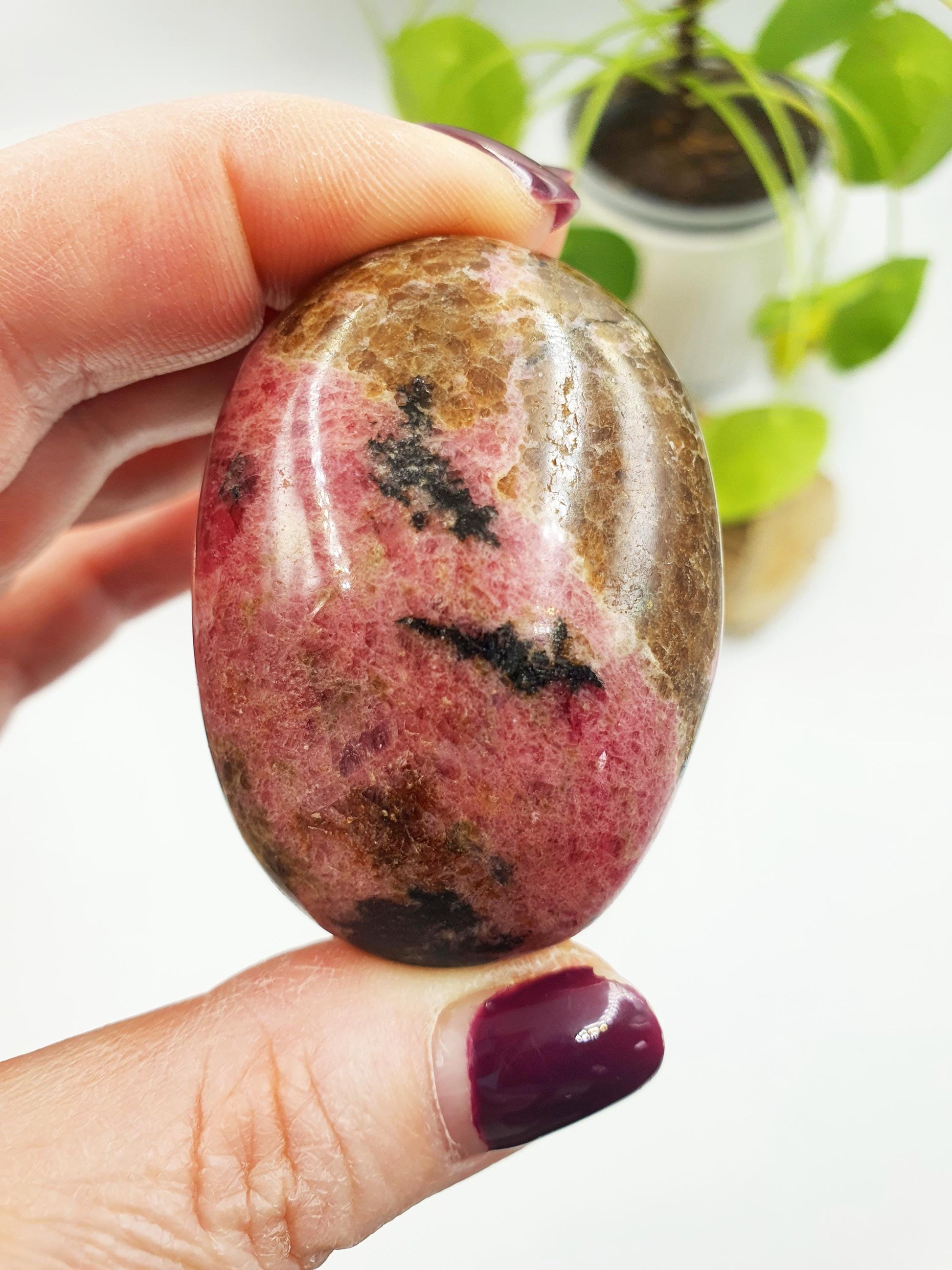 Beautiful Rhodonite Palm / Rhodonite Palm Stone / Pocket Crystal / Meditation Palm / Reiki Crystal Palm - 110g