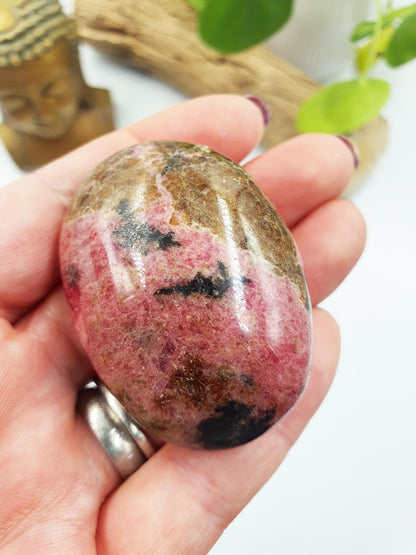 Beautiful Rhodonite Palm / Rhodonite Palm Stone / Pocket Crystal / Meditation Palm / Reiki Crystal Palm - 110g