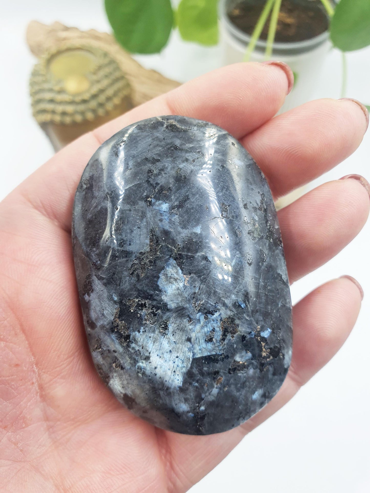 Beautiful Flashy Lavikite Palm / Lavikite Crystal Palm Stone / Lavikite Meditation Palm / Reiki Crystal Palm - 100g