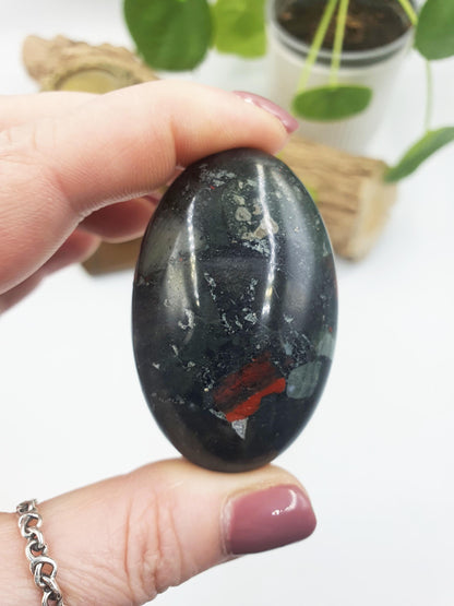 African Bloodstone Palm / Bloodstone Palm / African Bloodstone Crystal / Meditation Palm / Reiki Crystal Palm - 75g