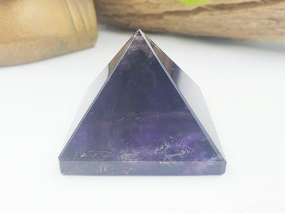 High Grade Amethyst Pyramid with lots of rainbows/ Amethyst Triangle / Amethyst Pyramid - 90g