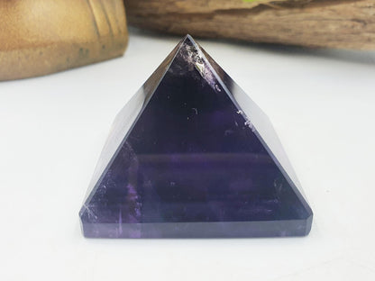 High Grade Amethyst Pyramid with lots of rainbows/ Amethyst Triangle / Amethyst Pyramid - 90g