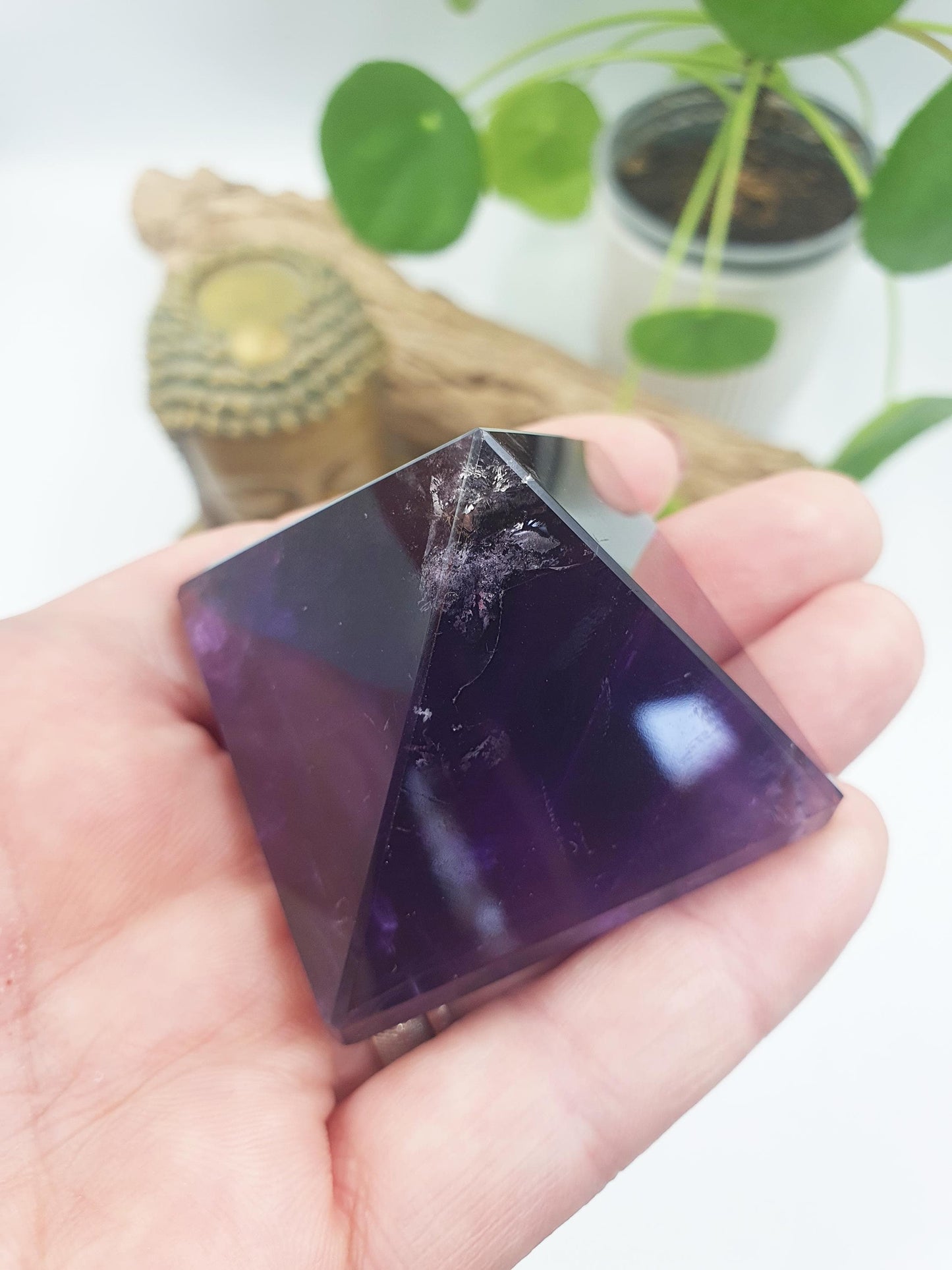 High Grade Amethyst Pyramid with lots of rainbows/ Amethyst Triangle / Amethyst Pyramid - 90g