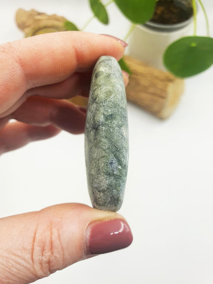 Green Jade Palm / Green Jade Palm Stone / Pocket Stone / Jade Meditation Palm - 60g