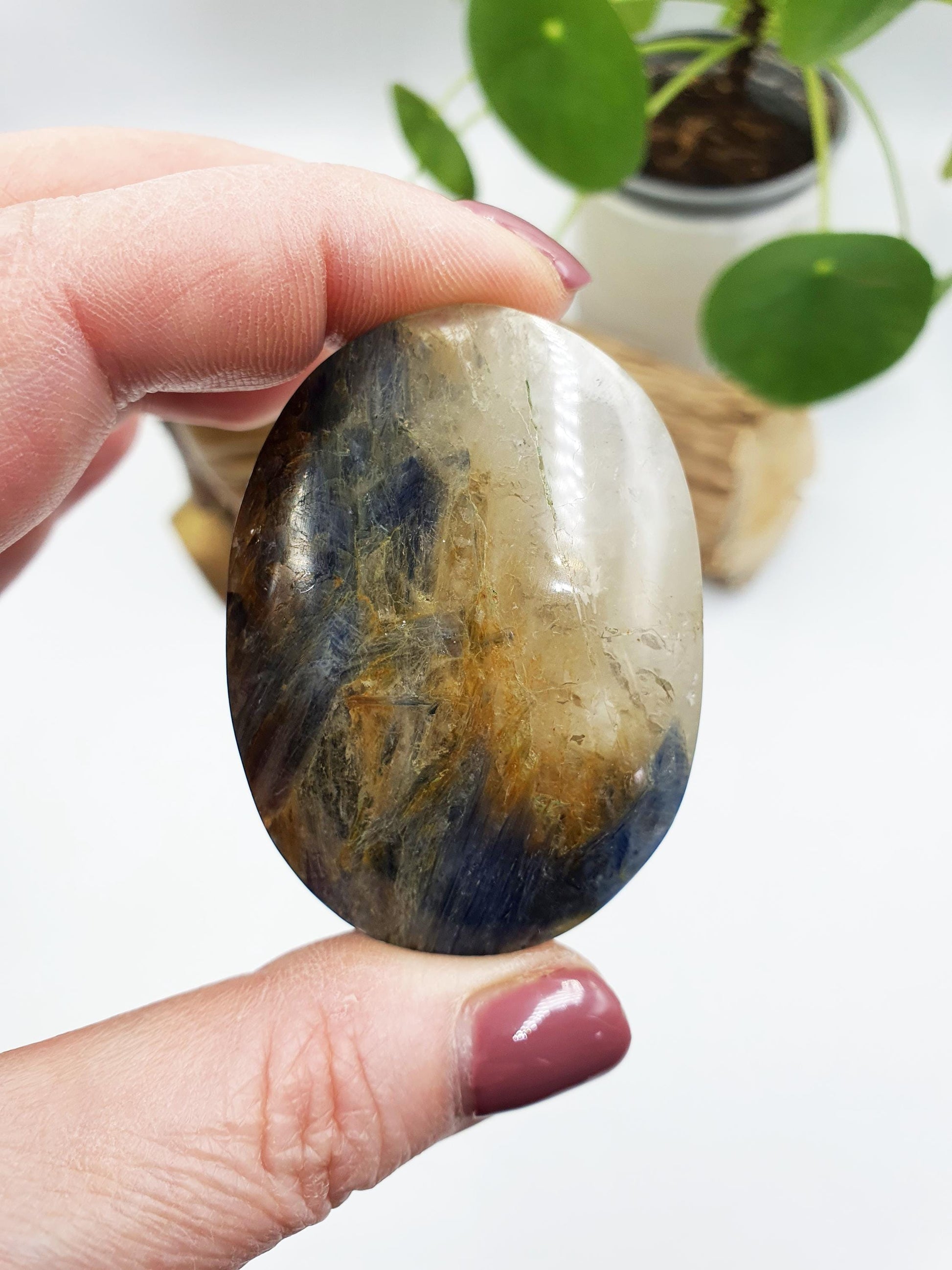 Beautiful Flashy Kyanite and Quartz Palm / Kyanite Palm Stone / Kyanite Pocket Crystal / Meditation Palm / Reiki Crystal - 65g