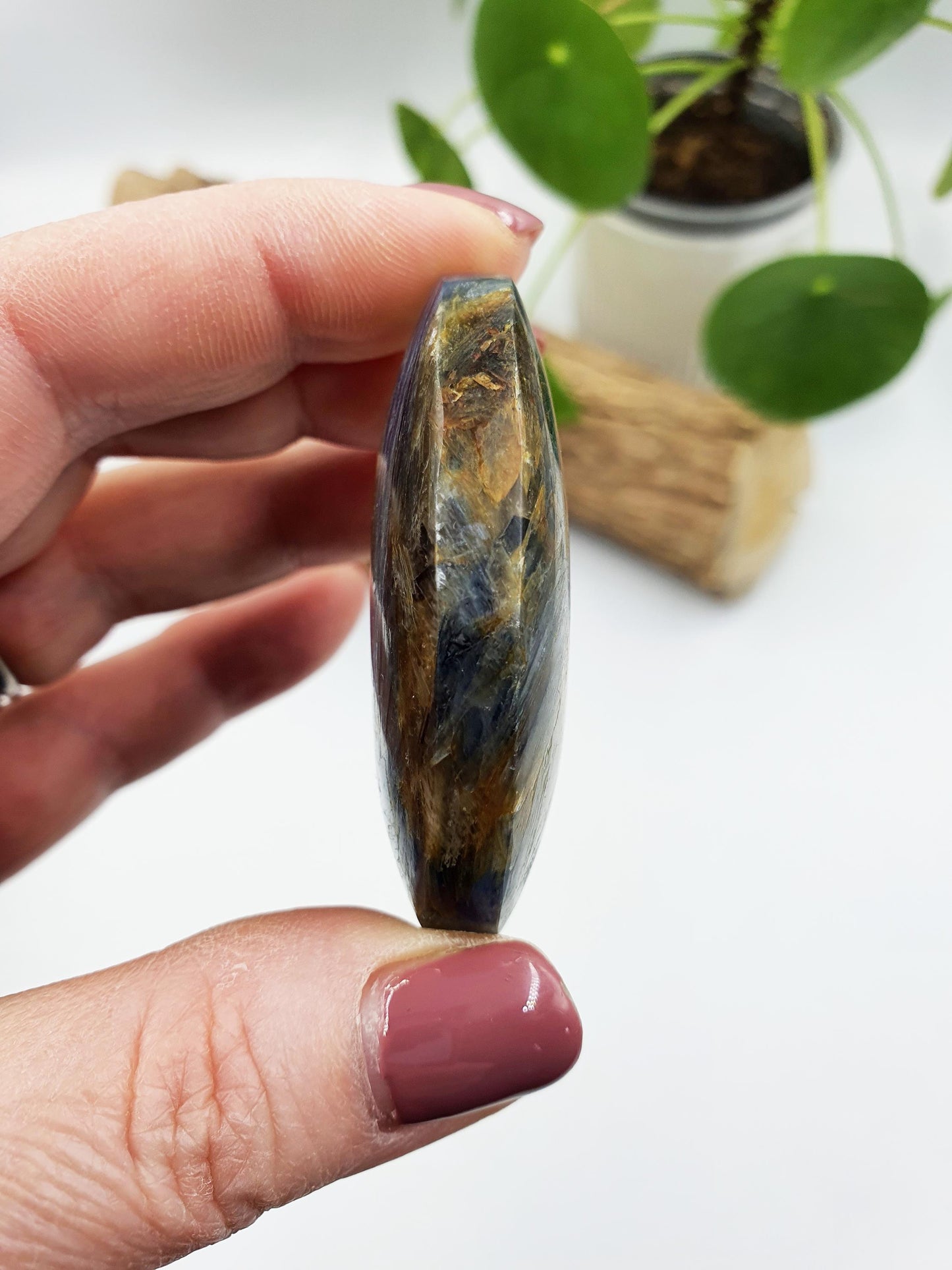 Beautiful Flashy Kyanite and Quartz Palm / Kyanite Palm Stone / Kyanite Pocket Crystal / Meditation Palm / Reiki Crystal - 65g