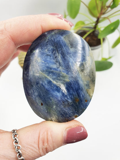 Large Flashy Kyanite Palm / Kyanite Palm Stone / Kyanite Pocket Crystal / Meditation Palm / Reiki Crystal - 130g