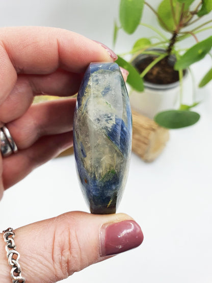 Large Flashy Kyanite Palm / Kyanite Palm Stone / Kyanite Pocket Crystal / Meditation Palm / Reiki Crystal - 130g