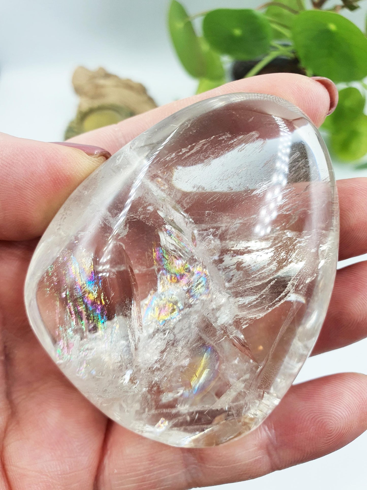 Lovely Teardrop Clear Quartz Palm full of raimbows / Clear Quartz Palm Stone with unique inclusions / Meditation Palm - 150g