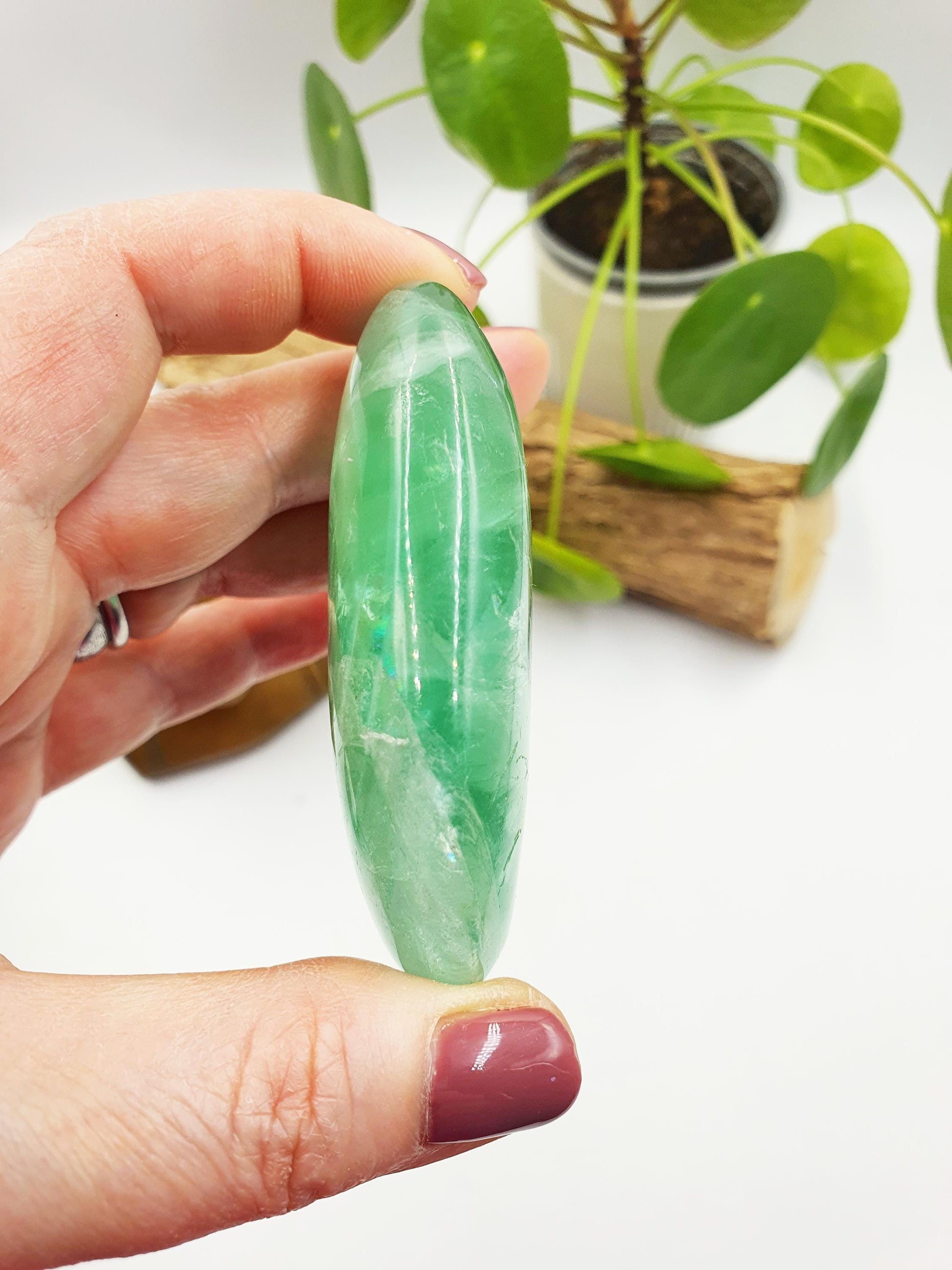 Large Beautiful Green Fluorite Palm with huge rainbows / Fluorite Palm / Fluorite Palmstone / Meditation Palm - 150g