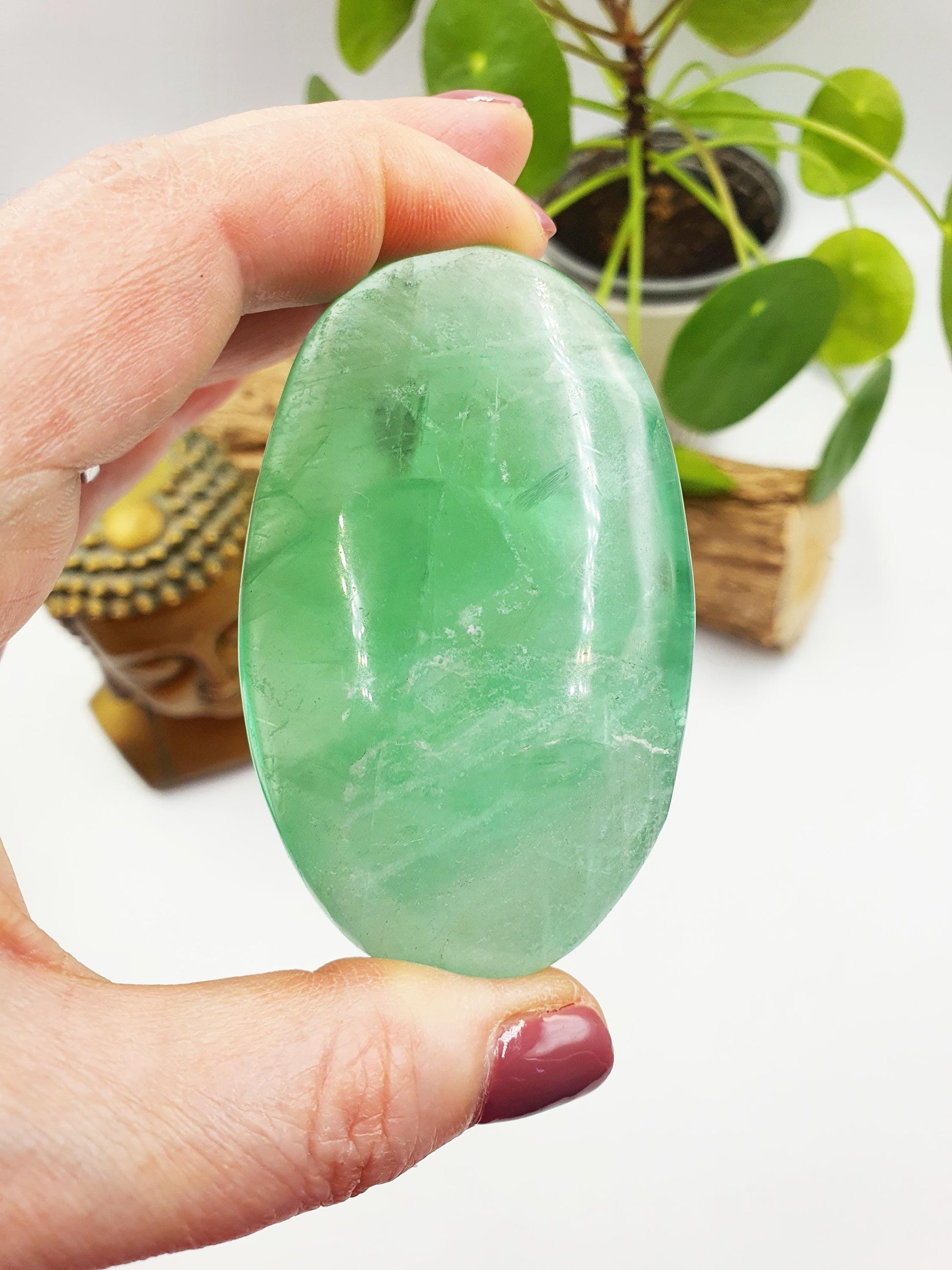 Large Beautiful Green Fluorite Palm with huge rainbows / Fluorite Palm / Fluorite Palmstone / Meditation Palm - 150g