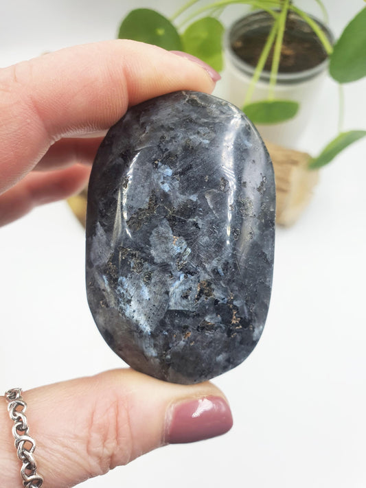 Beautiful Flashy Lavikite Palm / Lavikite Crystal Palm Stone / Lavikite Meditation Palm / Reiki Crystal Palm - 100g