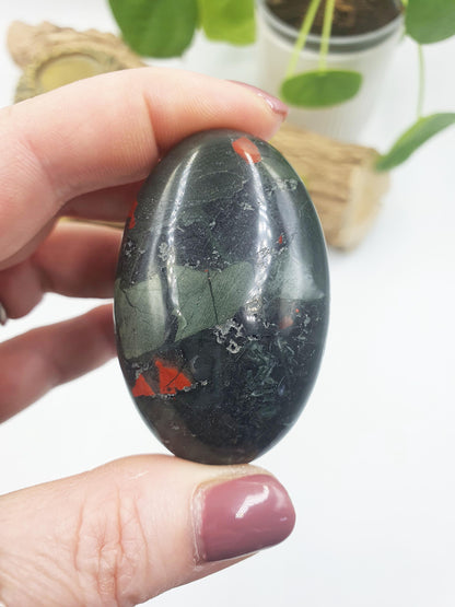 African Bloodstone Palm / Bloodstone Palm / African Bloodstone Crystal / Meditation Palm / Reiki Crystal Palm - 75g