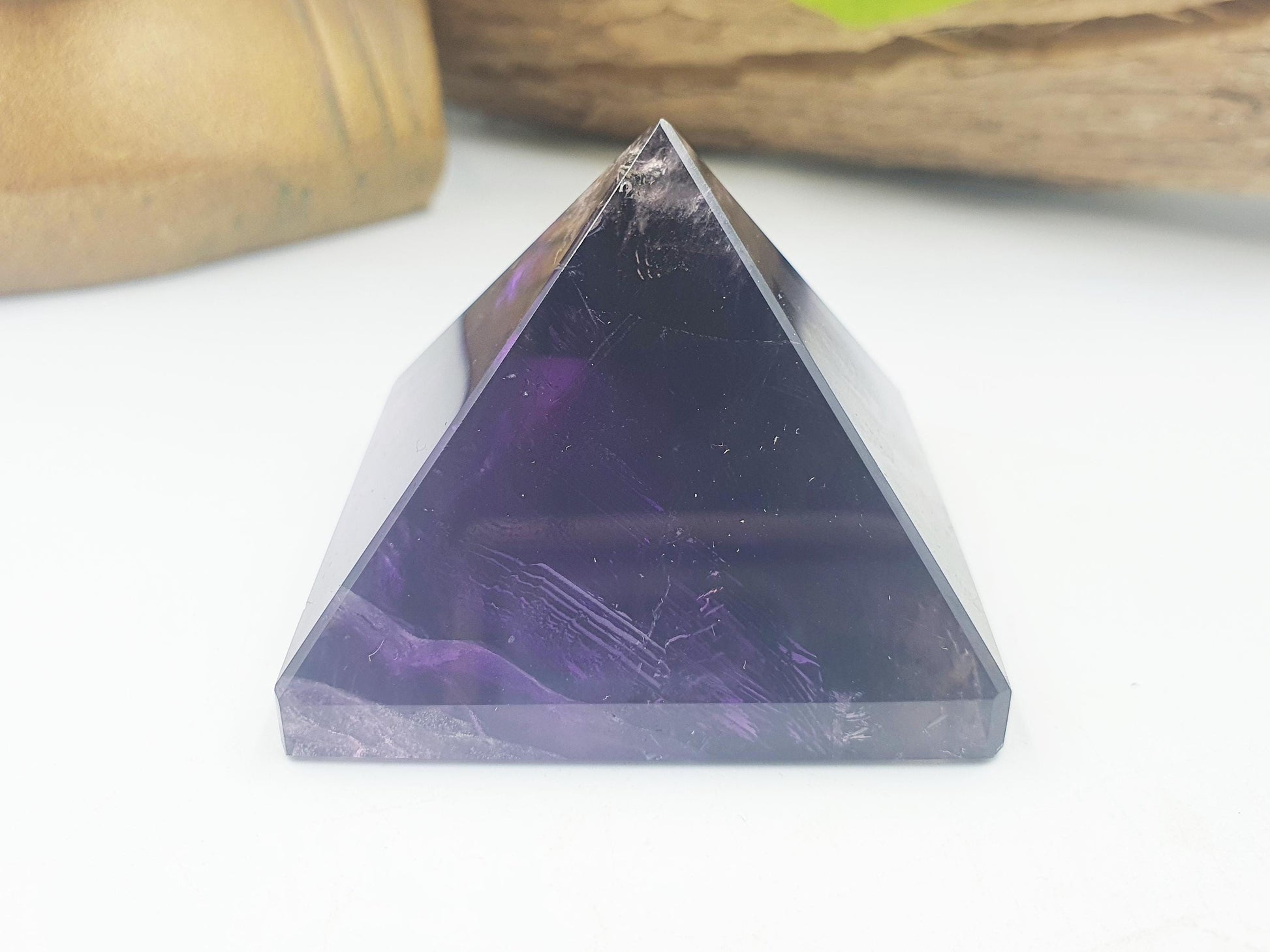 High Grade Amethyst Pyramid with lots of rainbows/ Amethyst Triangle / Amethyst Pyramid - 90g