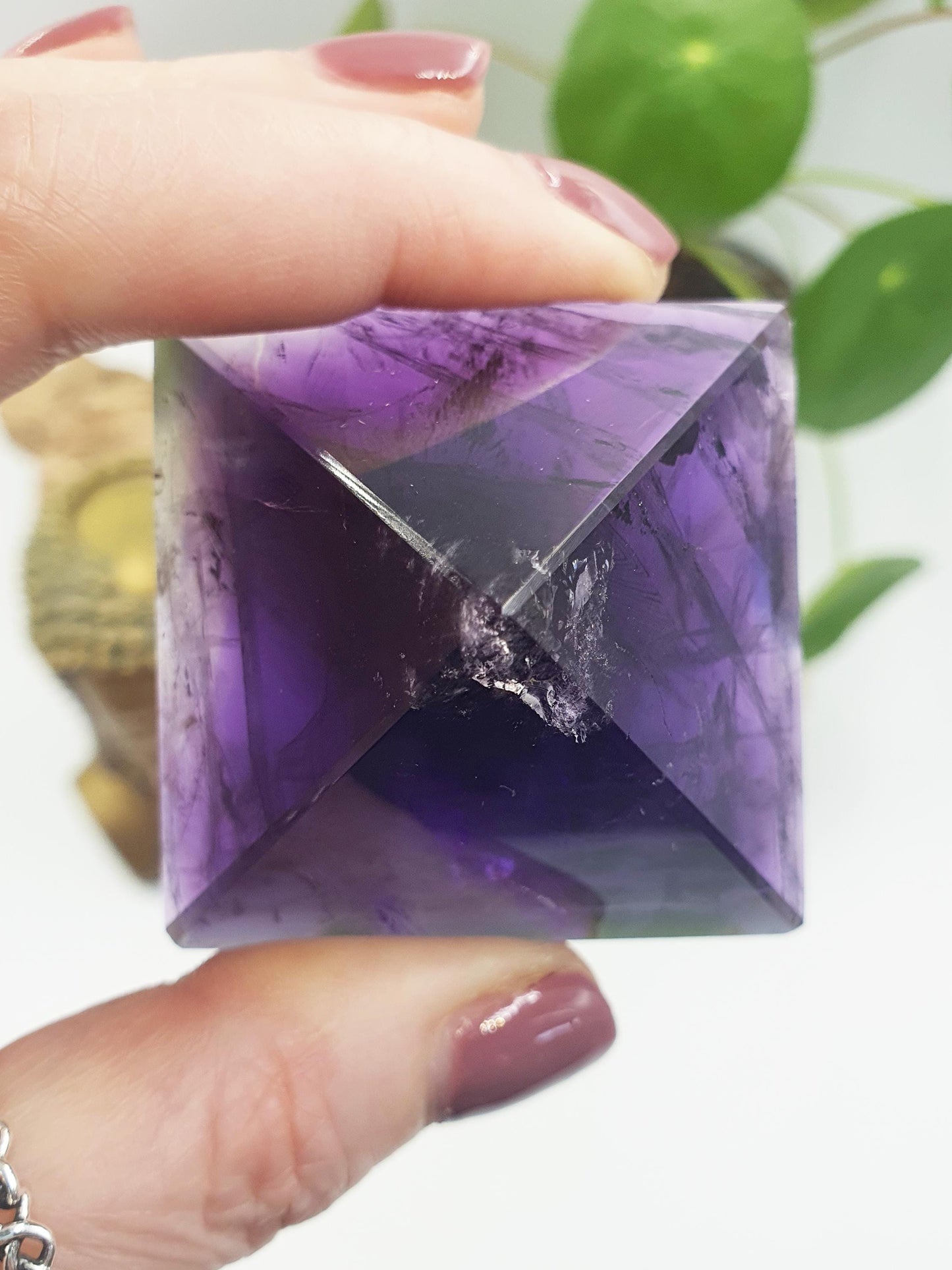 High Grade Amethyst Pyramid with lots of rainbows/ Amethyst Triangle / Amethyst Pyramid - 90g