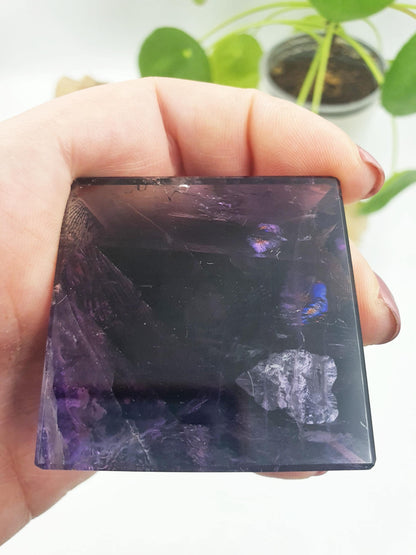 High Grade Amethyst Pyramid with lots of rainbows/ Amethyst Triangle / Amethyst Pyramid - 90g