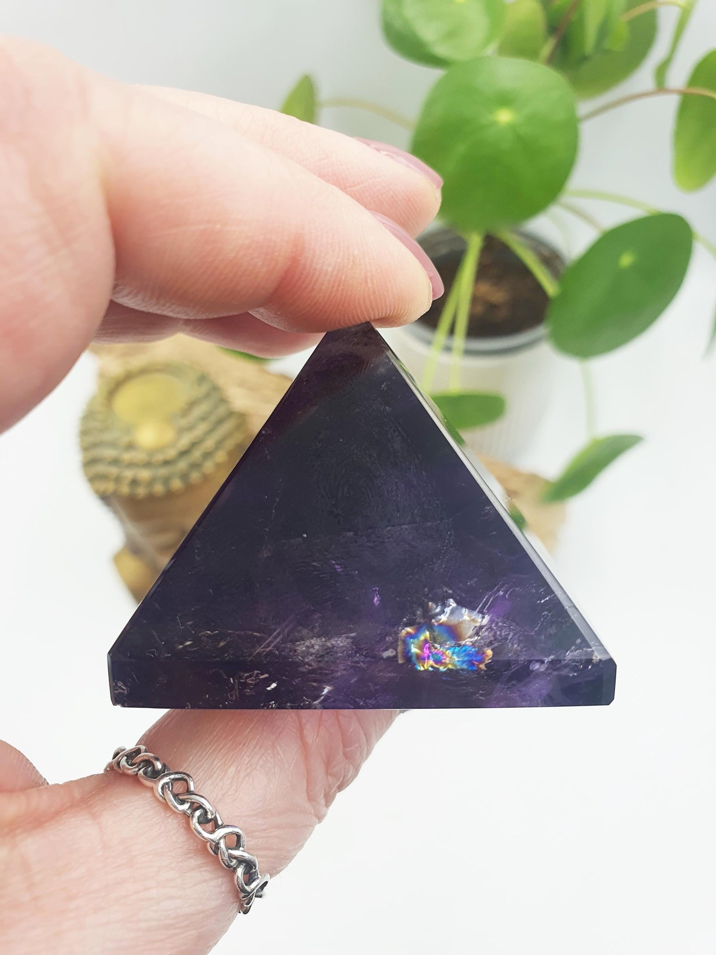 High Grade Amethyst Pyramid with lots of rainbows/ Amethyst Triangle / Amethyst Pyramid - 90g