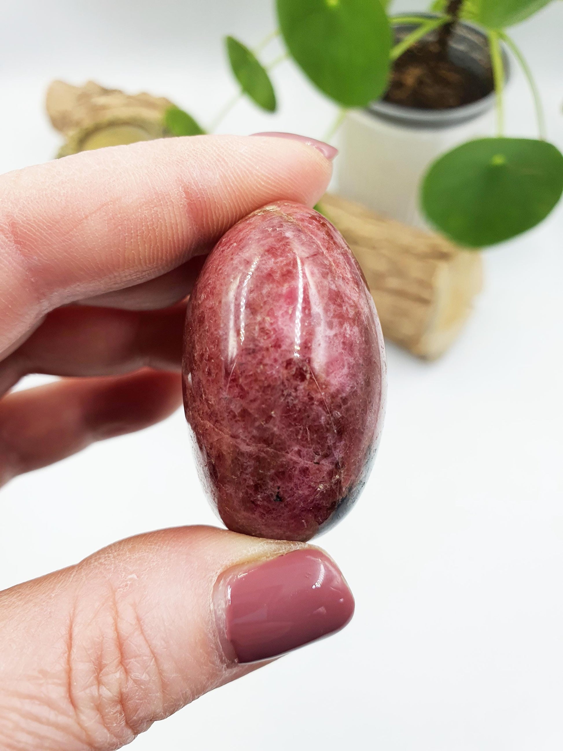 Rhodonite Palm Stone / Rhodonite Palm / Pocket Crystal / Meditation Palm / Reiki Crystal Palm - 100g