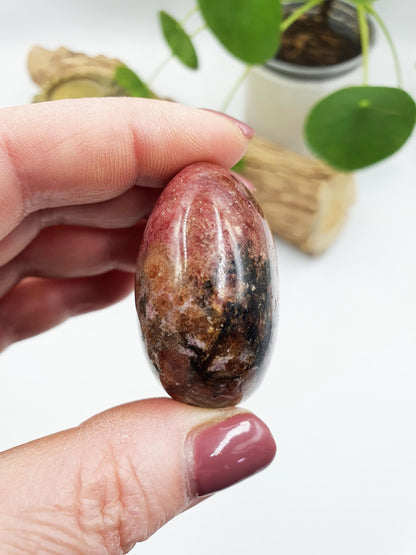 Rhodonite Palm Stone / Rhodonite Palm / Pocket Crystal / Meditation Palm / Reiki Crystal Palm - 100g