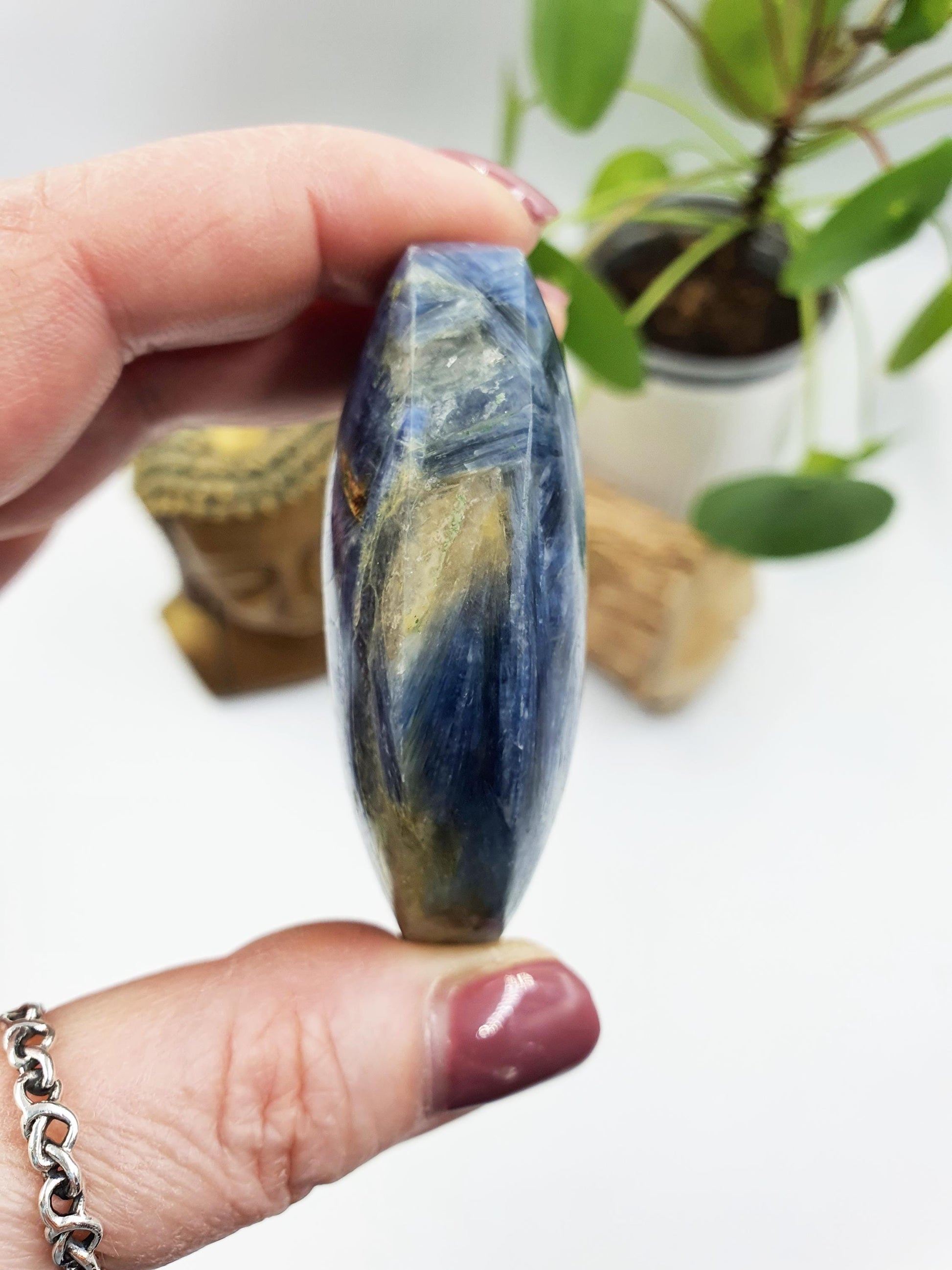 Large Flashy Kyanite Palm / Kyanite Palm Stone / Kyanite Pocket Crystal / Meditation Palm / Reiki Crystal - 130g