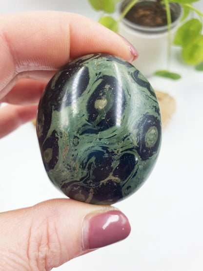 Pretty Kambaba Jasper Palm / Kambaba Palmstone / Meditation Palm / Reiki Crystal Palm - 85g