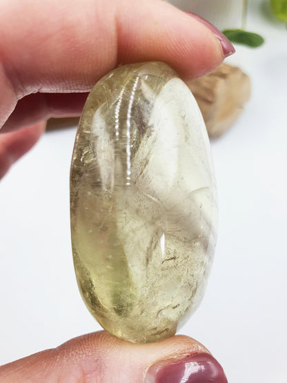 Citrine Palm with phantom and rainbows / Citrine Palm Stone / Citrine Pocket Stone / Meditation Palm / Reiki Crystal Healing - 75g