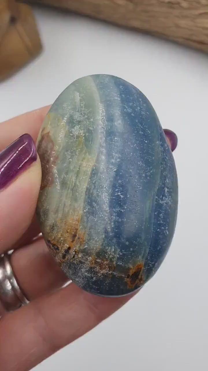 Beautiful Blue Onyx Palm / Blue Onyx Palm Stone / Pocket Stone / Meditation Palm - 85g